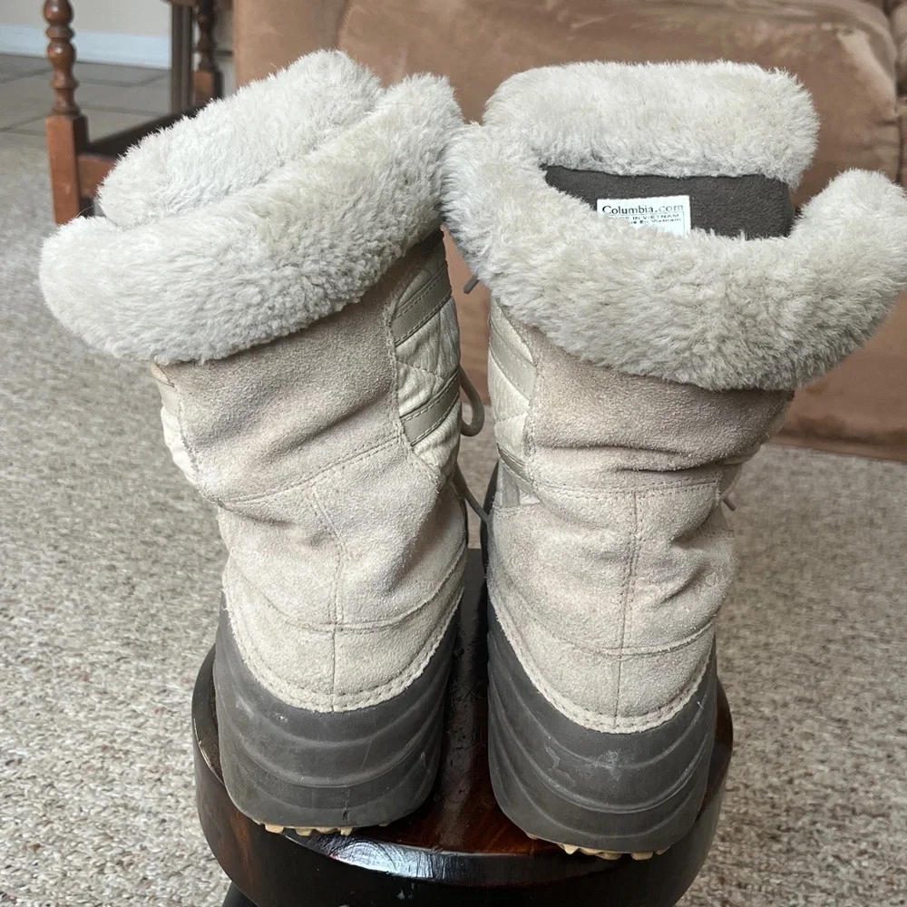 Columbia Women's Tan and Gray Winter Boots Sz 9